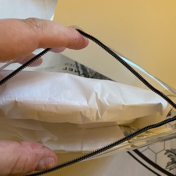 LIMITED EDITION BRAND NEW Chanel Les Beiges Swipe and Glow - Picture 5 of 5